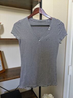 Guess Striped Deep V-Neck Tee with Button Detail Small Black & White Stripes